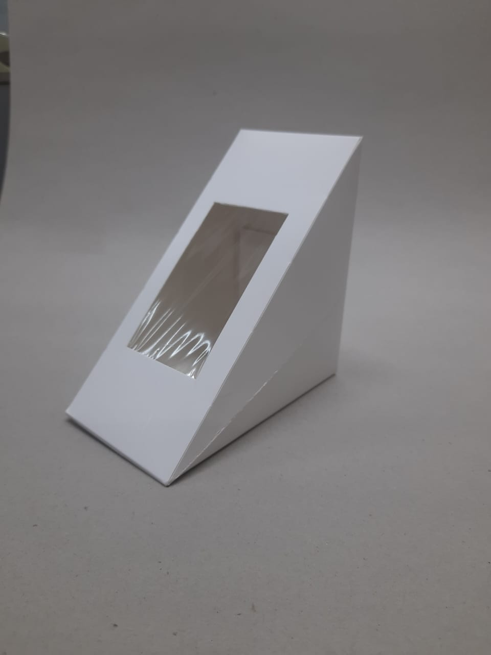 Triangle Sandwich Boxes with Window Kraft Paper Sandwich Packaging Box Sandwich Take Out Containers,Cheesecake,Cake Slice Container,Restaurant, 2.9 x 4.8 x 4.8 Inch.